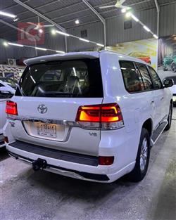تۆیۆتا لاند کروزەر